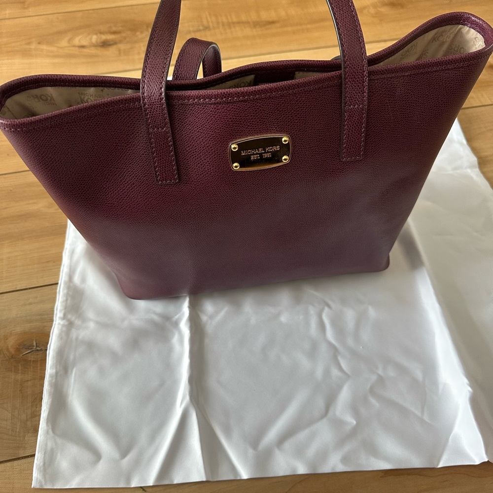 Michael Kors Jet Set Tote Bag